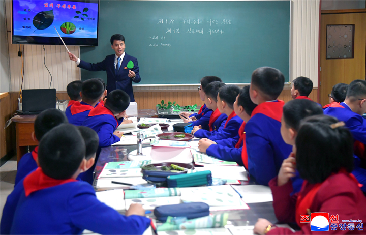 12-朝鮮で始業の日を迎えた